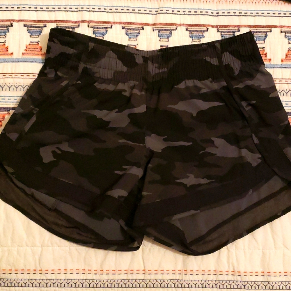 Athleta running short camo